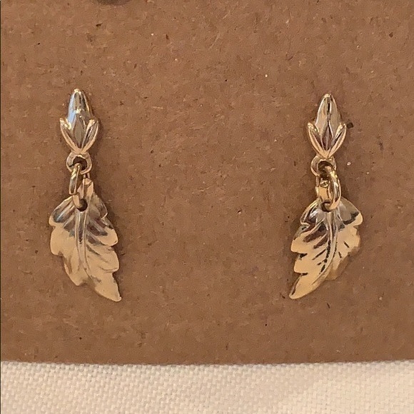 💐5/25 2 delicate drop dangle cherries gold tone - Picture 3 of 6